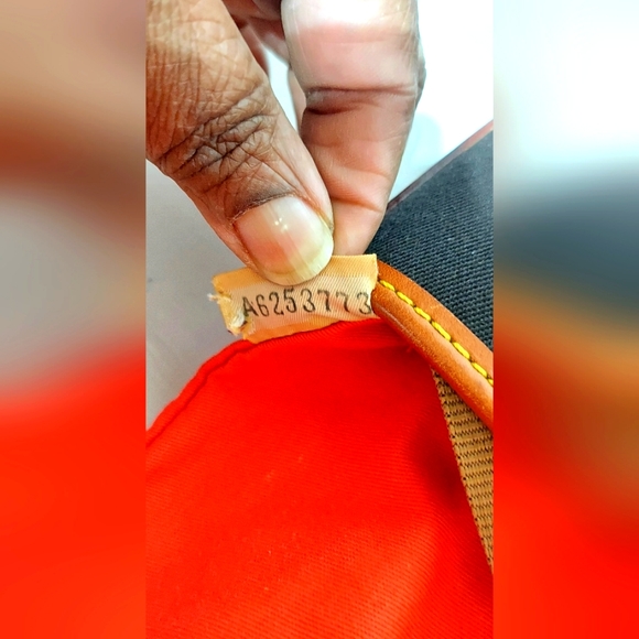 DOONEY & BOURKE TOTE - Picture 12 of 14